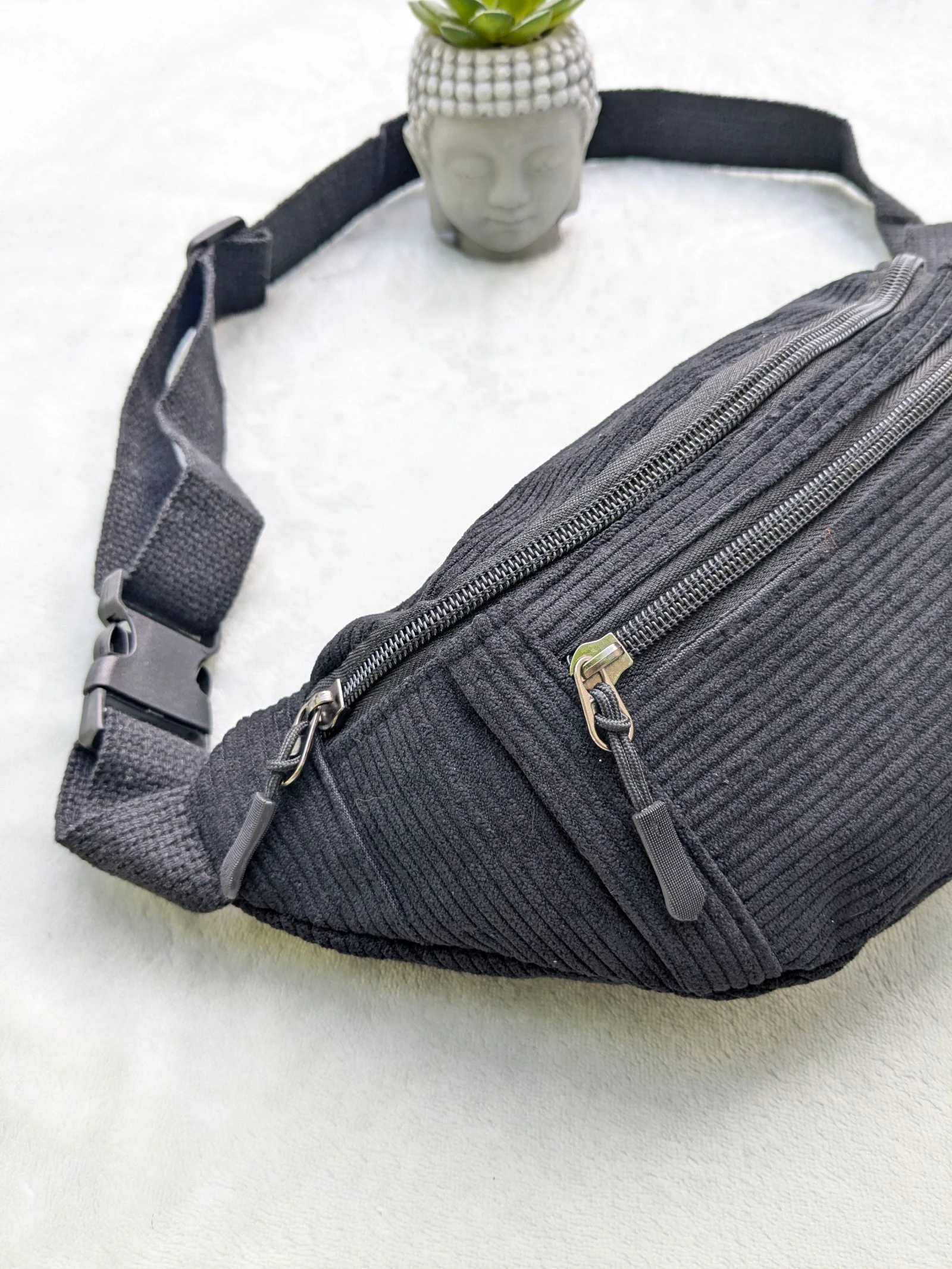 Bolsa de cintura preta em veludo costelas – photo 2